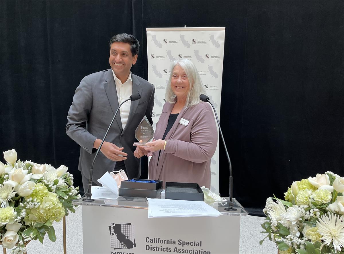 CSDA President Elaine Magner presents Legislator of Year award to Ro Khanna